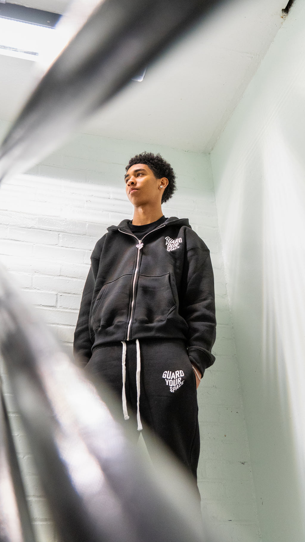 (Black/white) Guardyourspace zip-up tracksuit