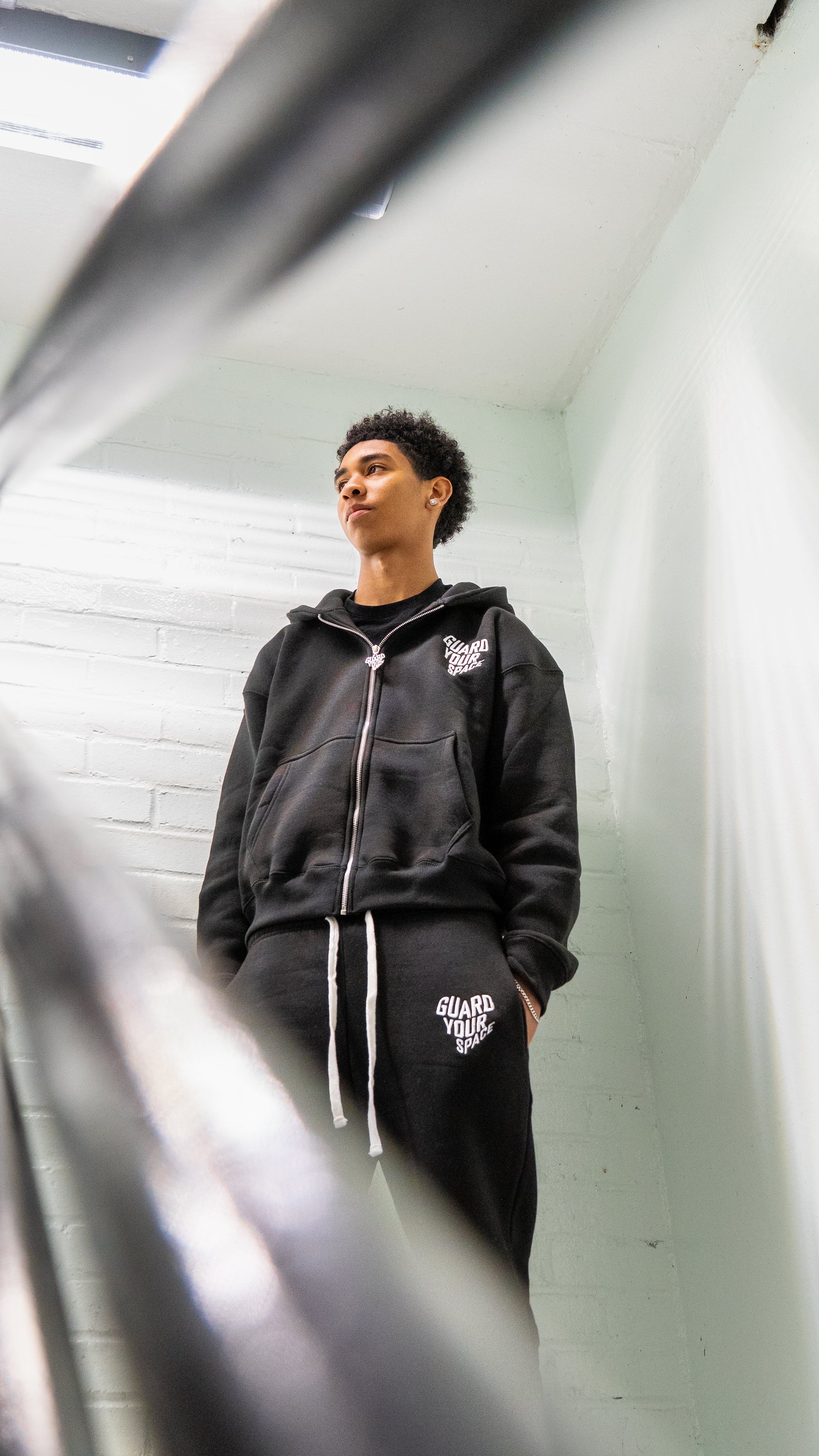 (Black/white) Guardyourspace zip-up tracksuit