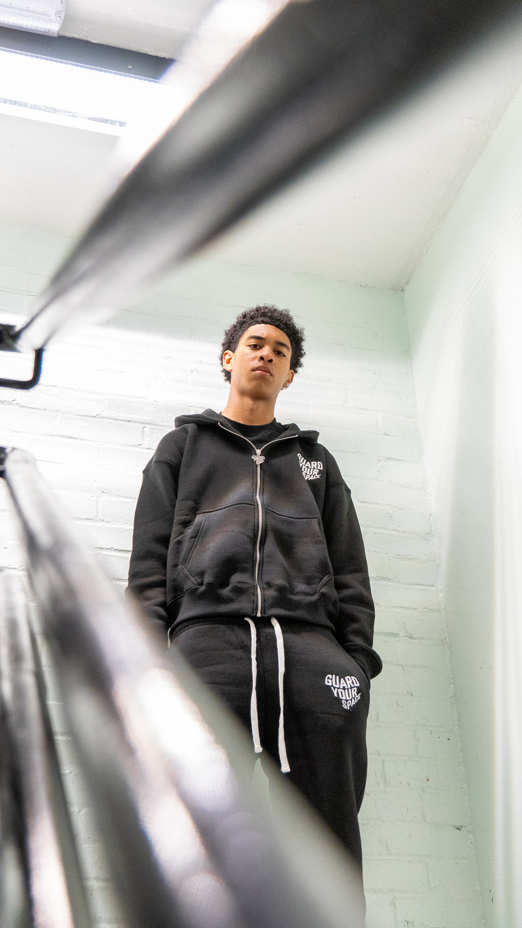 (Black/white) Guardyourspace zip-up tracksuit