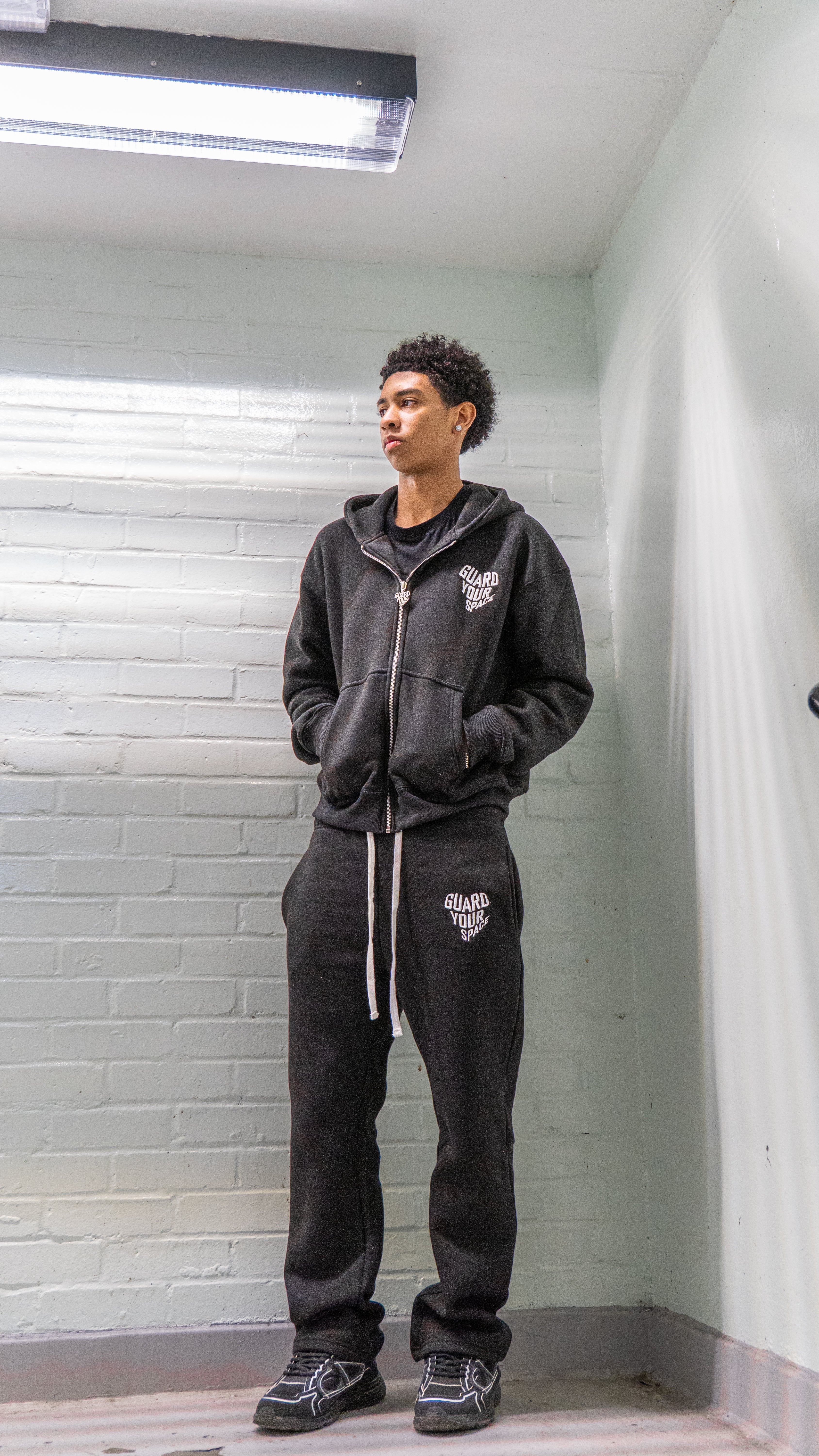 (Black/white) Guardyourspace zip-up tracksuit